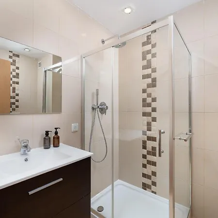 Bright Apt Marina View Steps To Beach Апартаменты